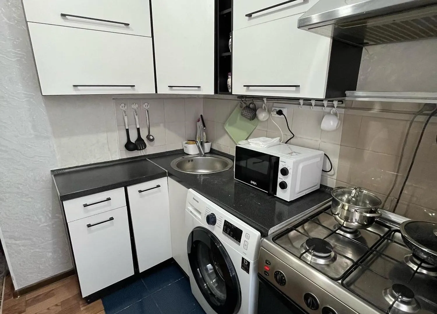 Forum Cozy Apartment 2 Room-Prime Location Walk To All Attractions! Almatý Kazajstán