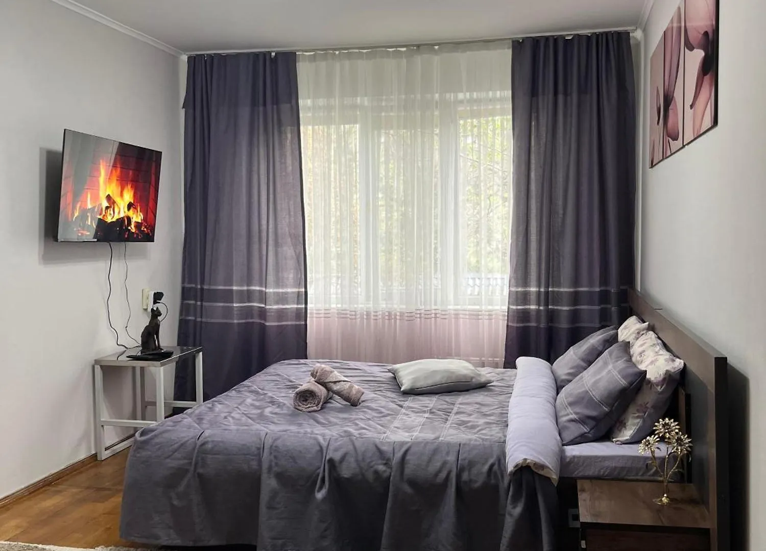 Forum Cozy Apartment 2 Room-Prime Location Walk To All Attractions! Almatý